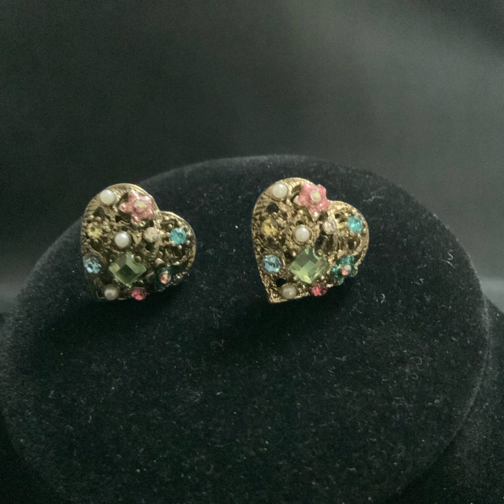 BETSY JOHNSON Jeweled Heart Earrings